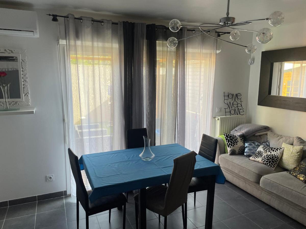 Chambre Agreable Avec Jacuzzi Marseille Bagian luar foto