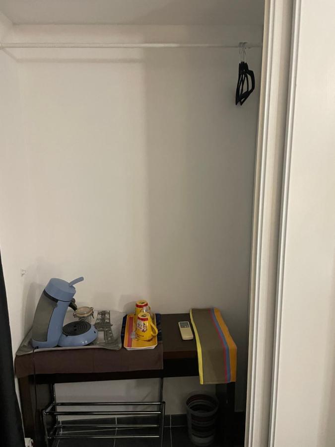 Chambre Agreable Avec Jacuzzi Marseille Bagian luar foto
